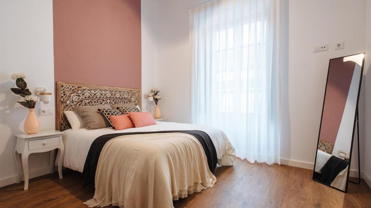 Lola De Triana Apartments Sevilla Kültér fotó